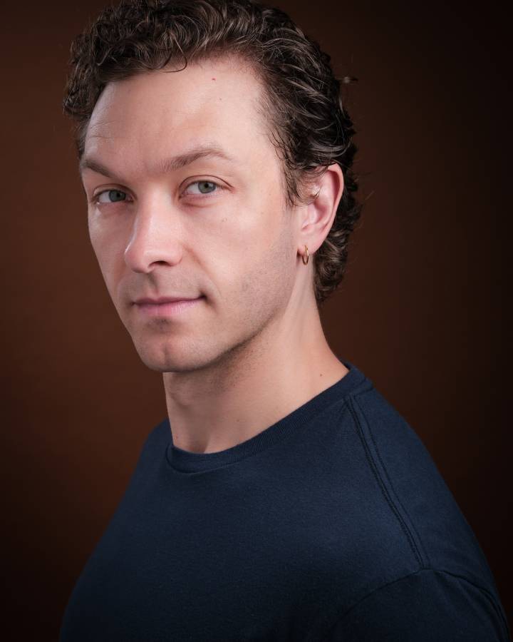 SAM HARVEY headshot